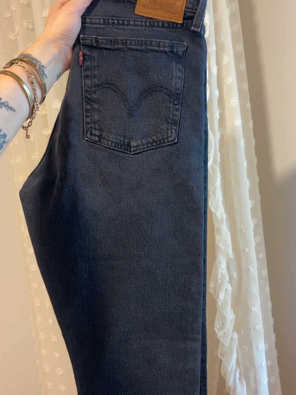 Levi's High-Rise Straight Leg “wedgie” size 29 - new without tags
